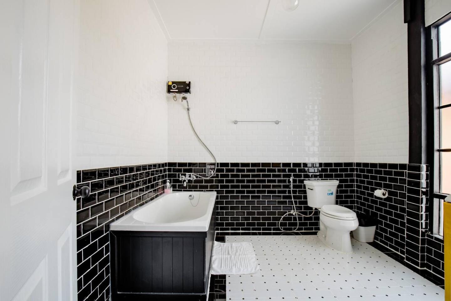 Haheng House Hotel Банкок Екстериор снимка